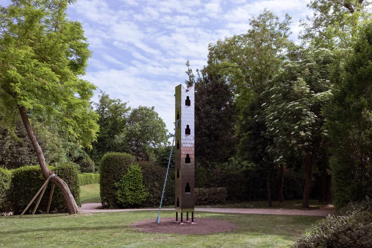 Pigeon Tower ben vung 1