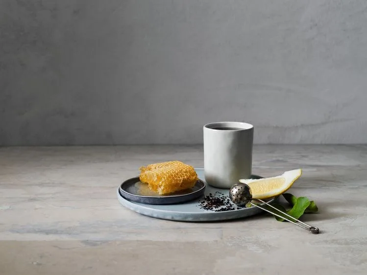 đồ gốm by-sam-baron-and-yatzer-for-mateus-new-design-elledecoration vn 12