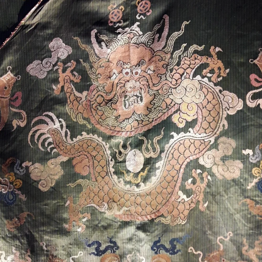 hoang bao trieu nguyen rong theu thu cong gam voc