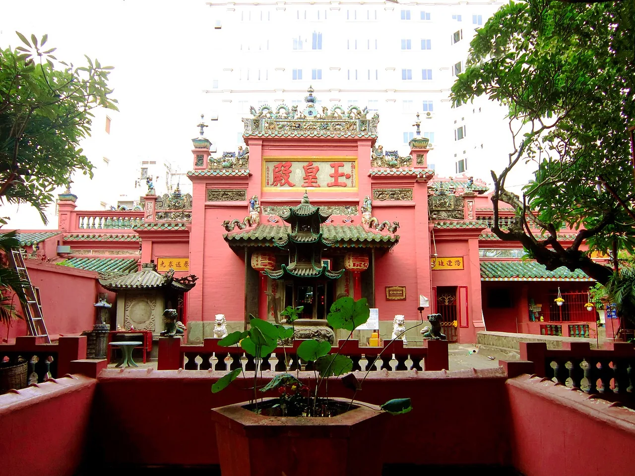 chua ngoc hoang quang dong sai gon