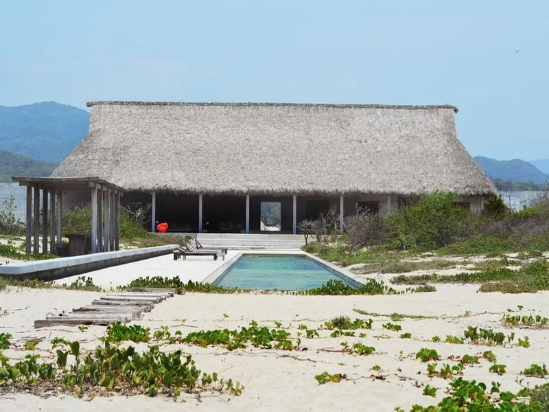 Casa Wabi: khu lưu trú nghệ sỹ với kiểu xây dựng trục la bàn, sát biển của Tadao Ando