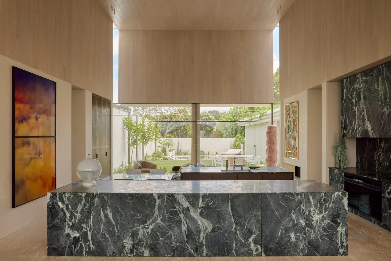 Hawthorn Melbourne Temple House J Kidman Architecture Golden Studio Tali Roth noi that nha bep phong khach