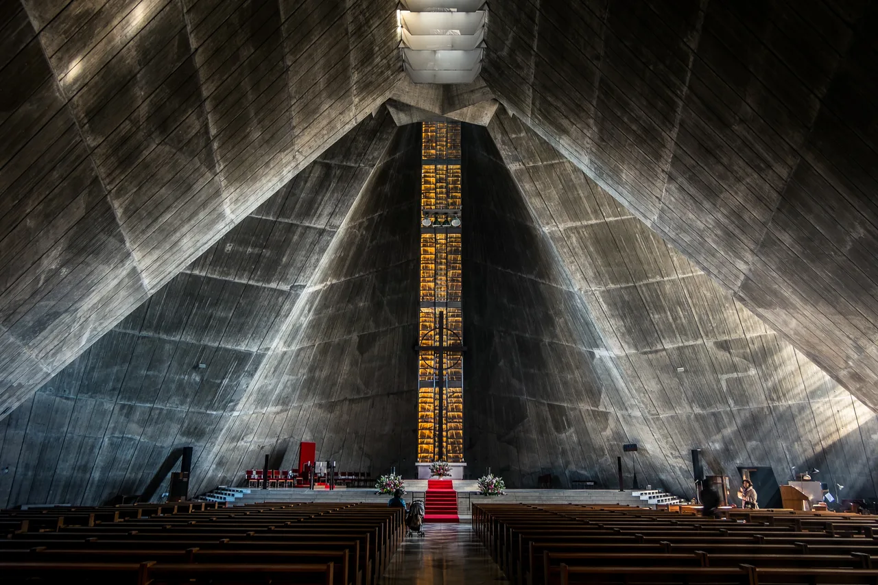 kien truc hien dai modern architecture Kengo Tange nha tho St. Mary