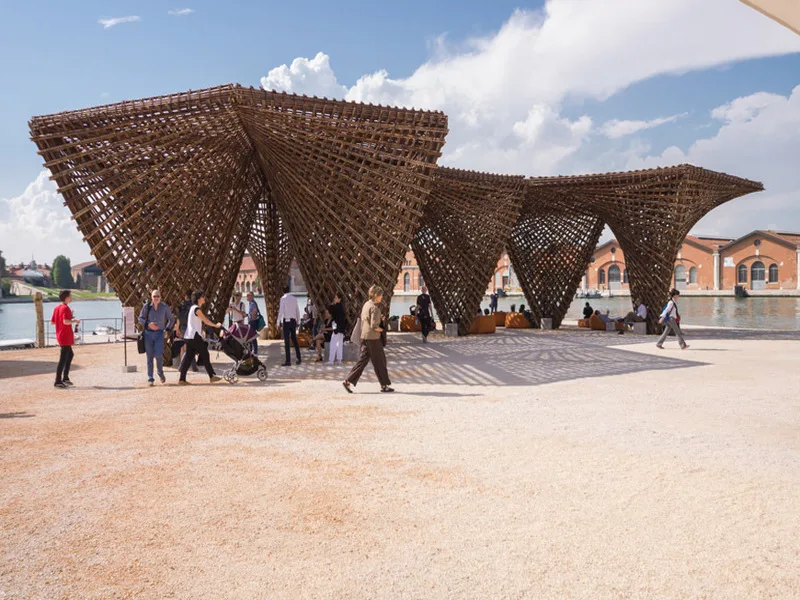 KTS Võ Trọng Nghĩa gây ấn tượng mạnh tại Venice Biennale 2018 với dãy "thạch nhũ” bằng tre