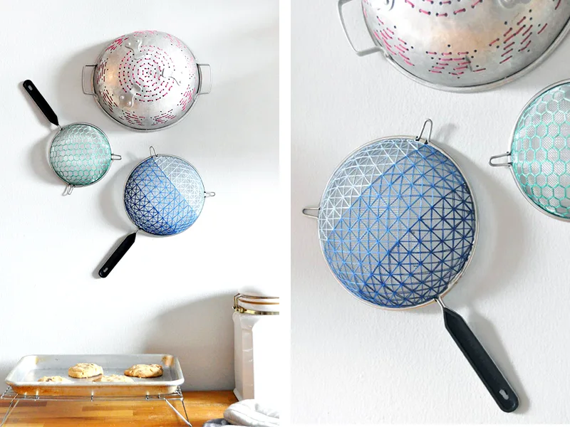 DIY – khéo tay làm bức tường nghệ thuật trang trí nhà bếp từ những chiếc rây
