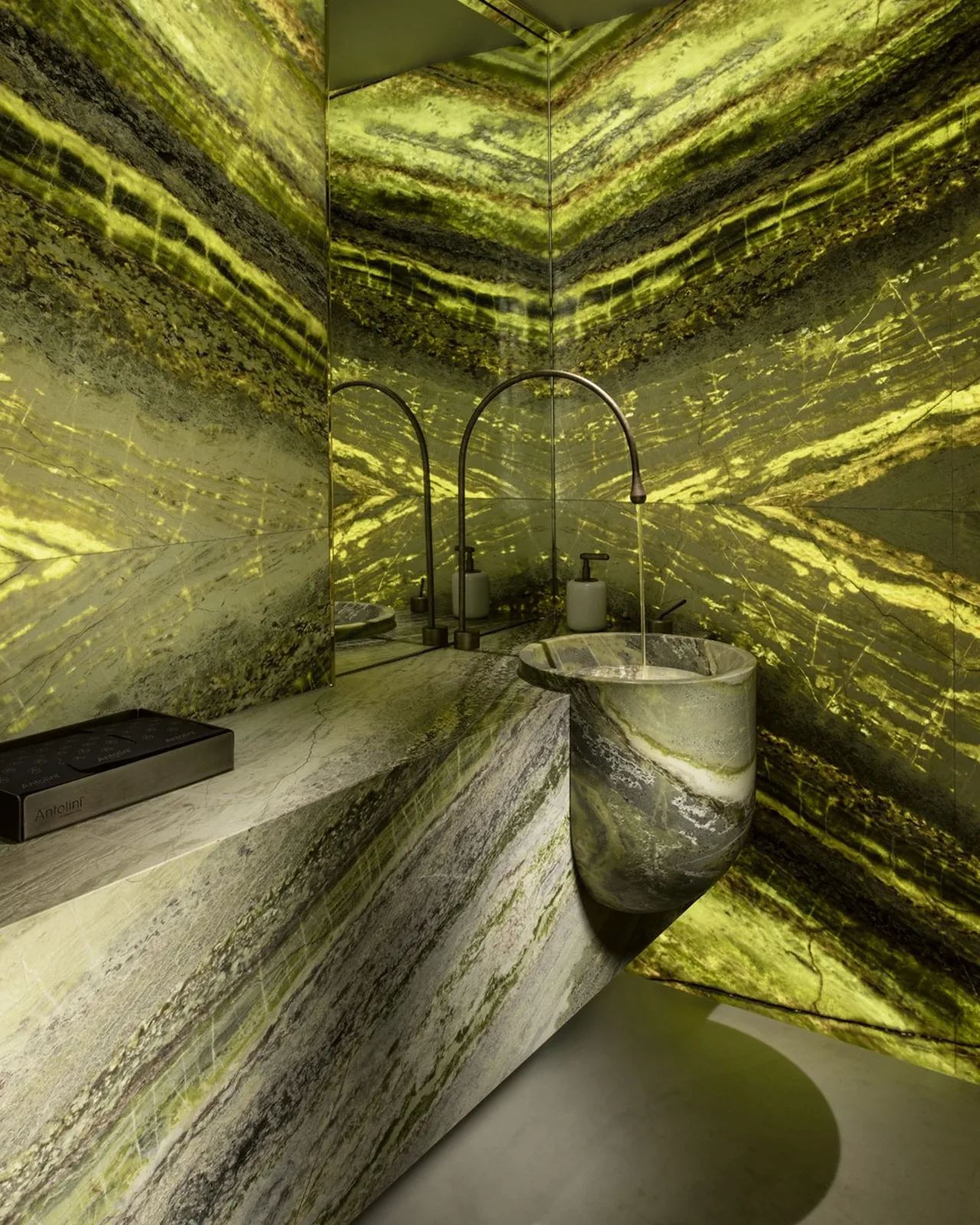 da xanh thiet ke noi that green marbel green stone interior