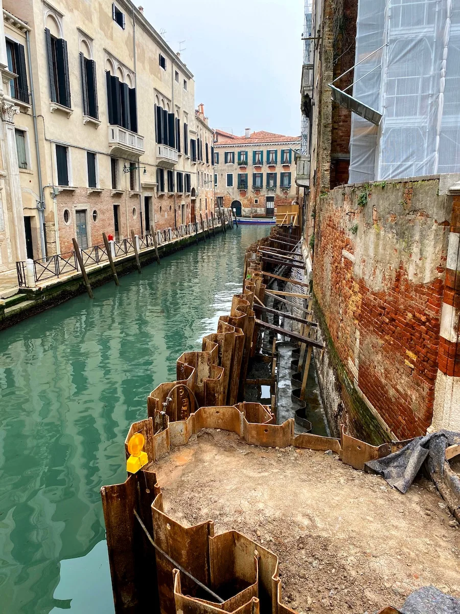 nen mong underneath venezia italy