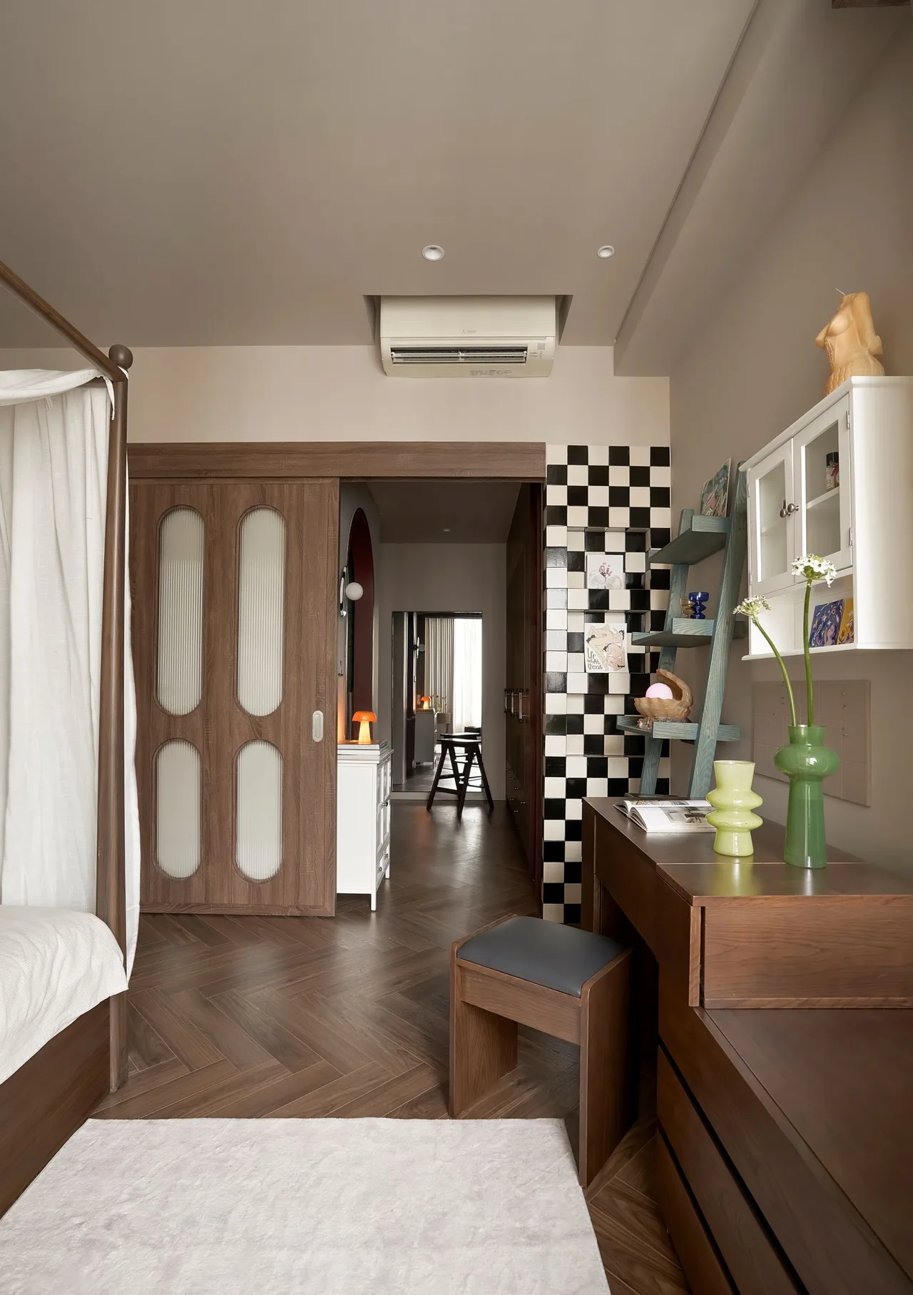 can ho sunwah pearl noi that san go parquet phong ngu tlinh