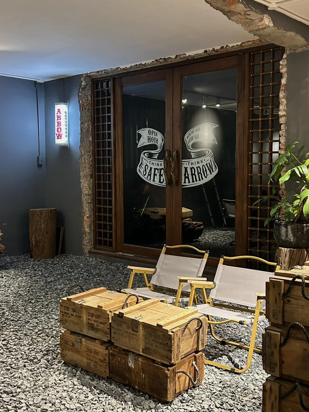 hidden gem sai gon Arrow Warehouse tran khac chan phu nhuan