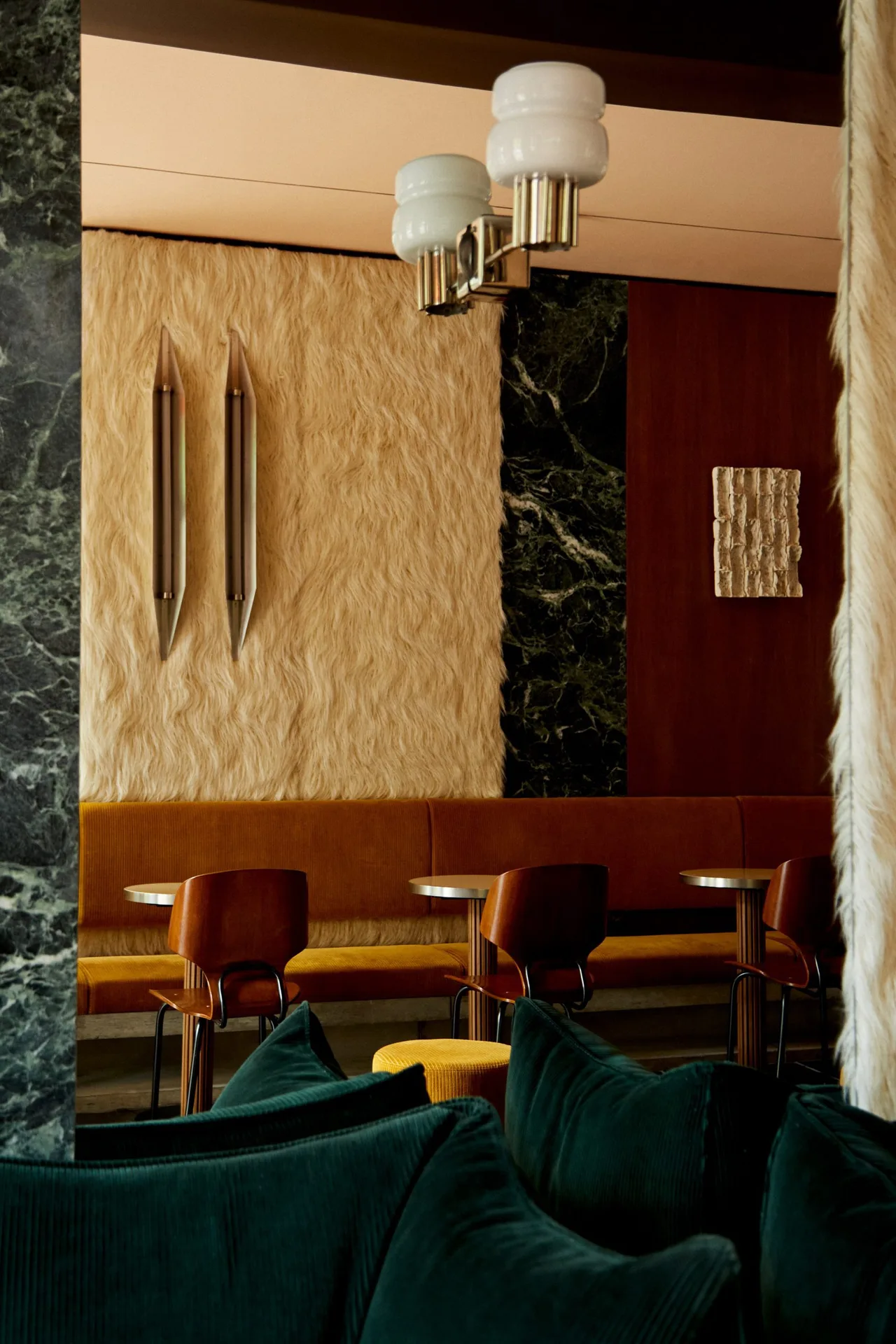 thiet ke noi that green marbel green stone interior