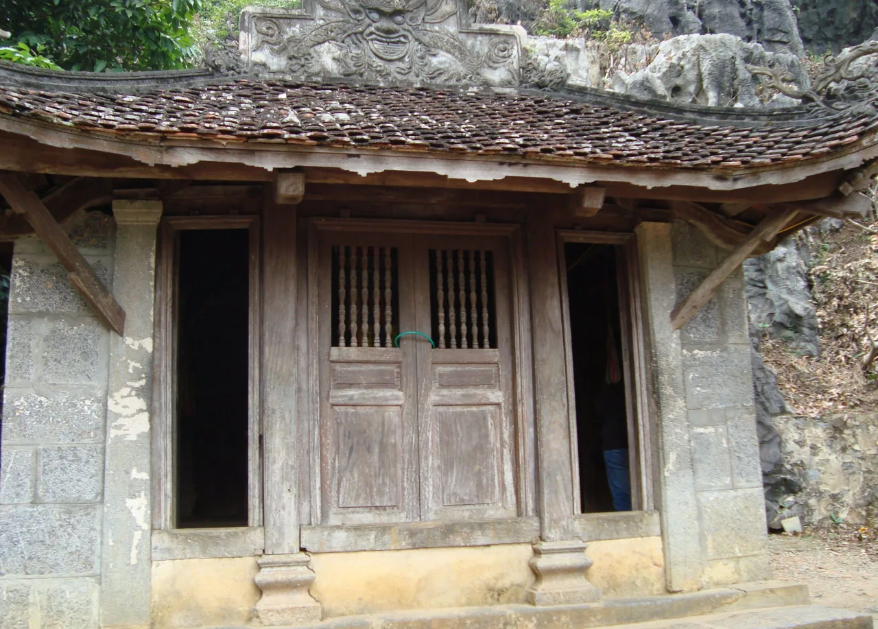 tam coc bich dong ninh binh hang ca hang hai hang ba chua ha chua trung chua thuong