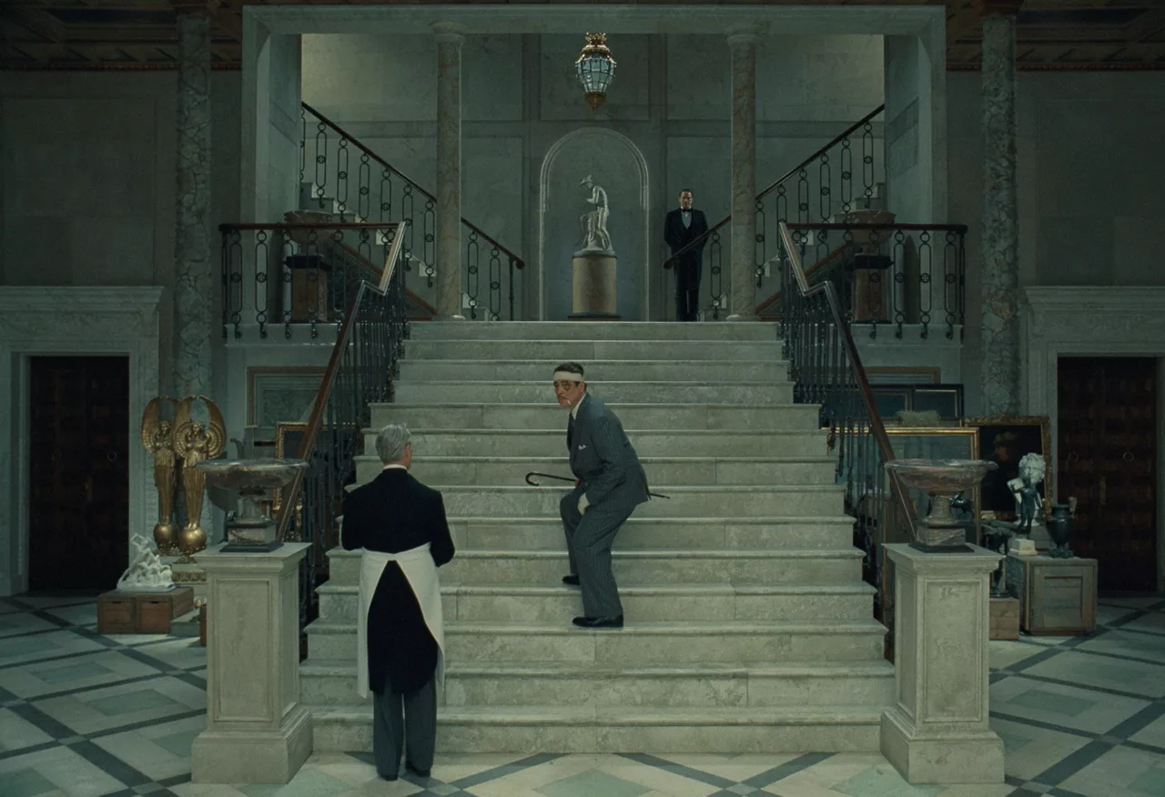 boi canh phim The Phoenician Scheme Roman Coppola Wes Anderson Benicio del Toro