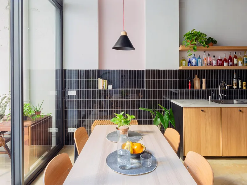 The Room - Sự sẻ chia chốn văn phòng