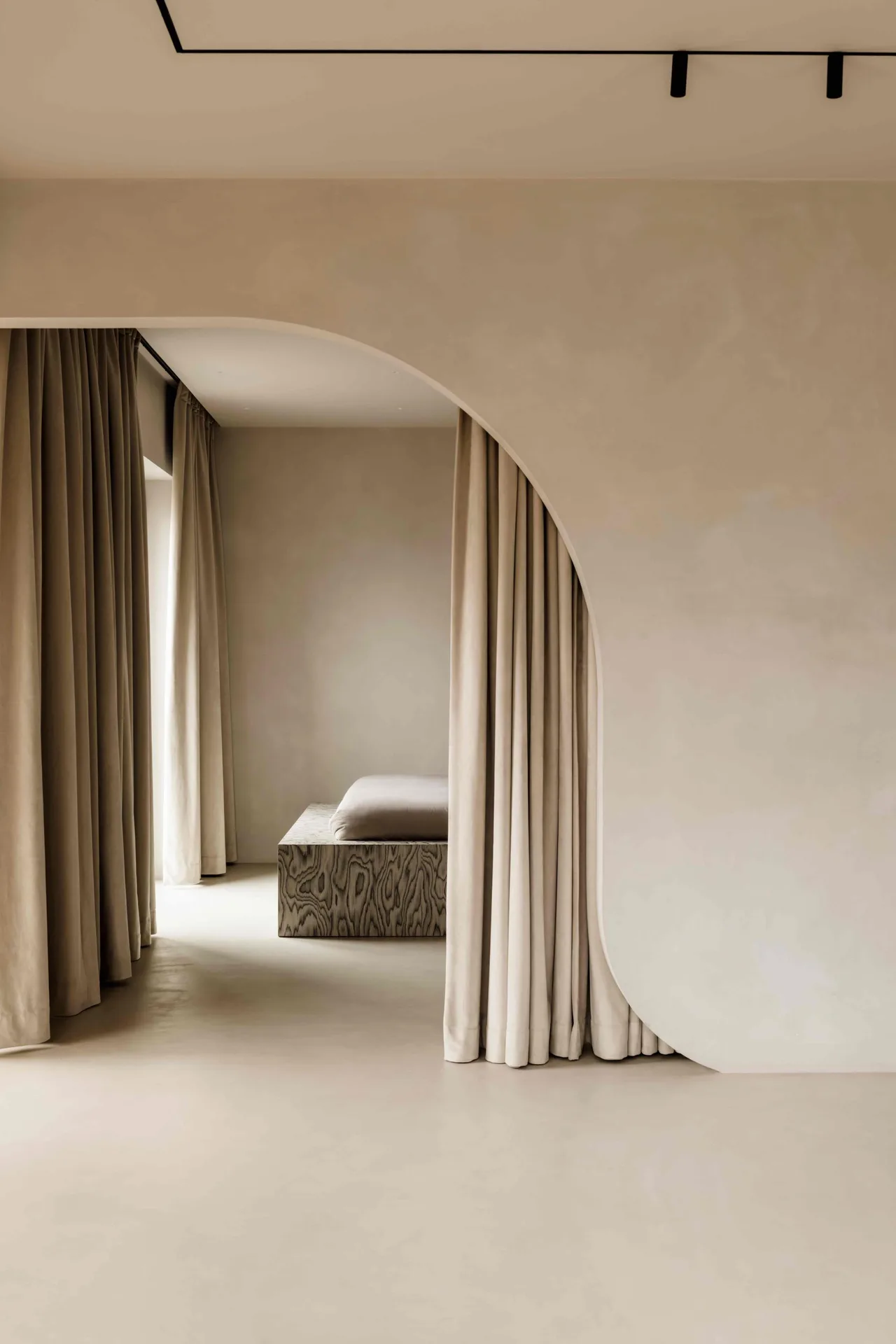 noi that can ho toi gian mau beige