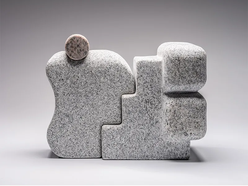 Howard - Những dòng chảy điêu khắc từ đá granite