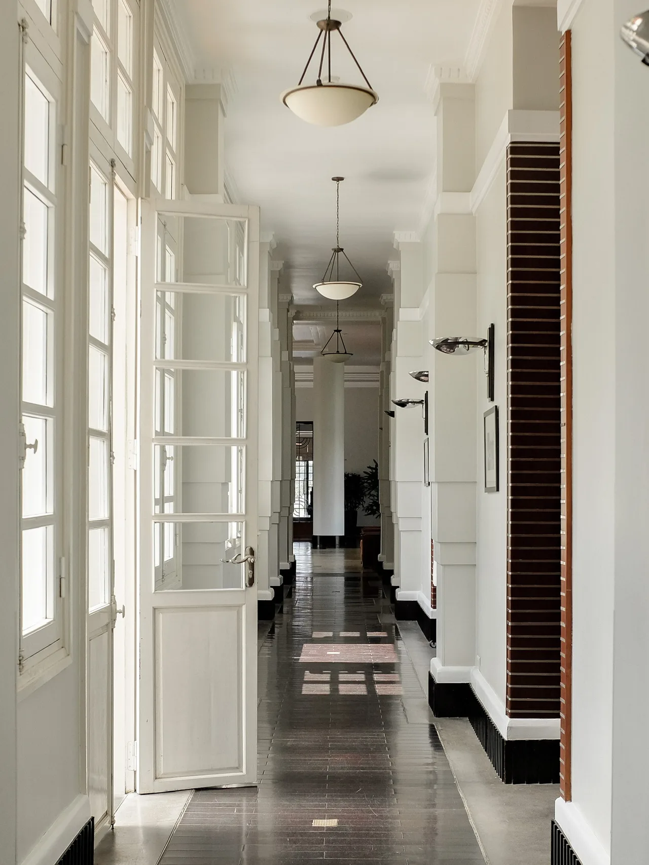 Azerai La Residence khach san du lich kien truc art deco