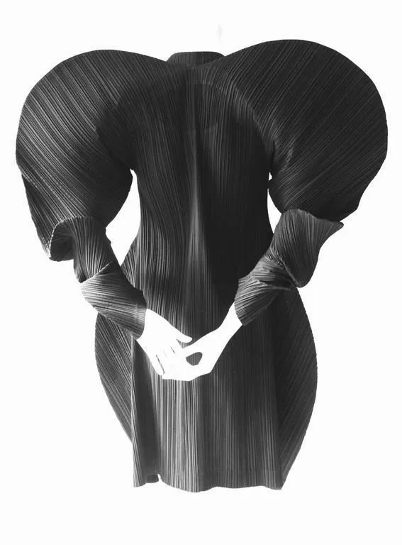 pleats please issey miyake thoi trang