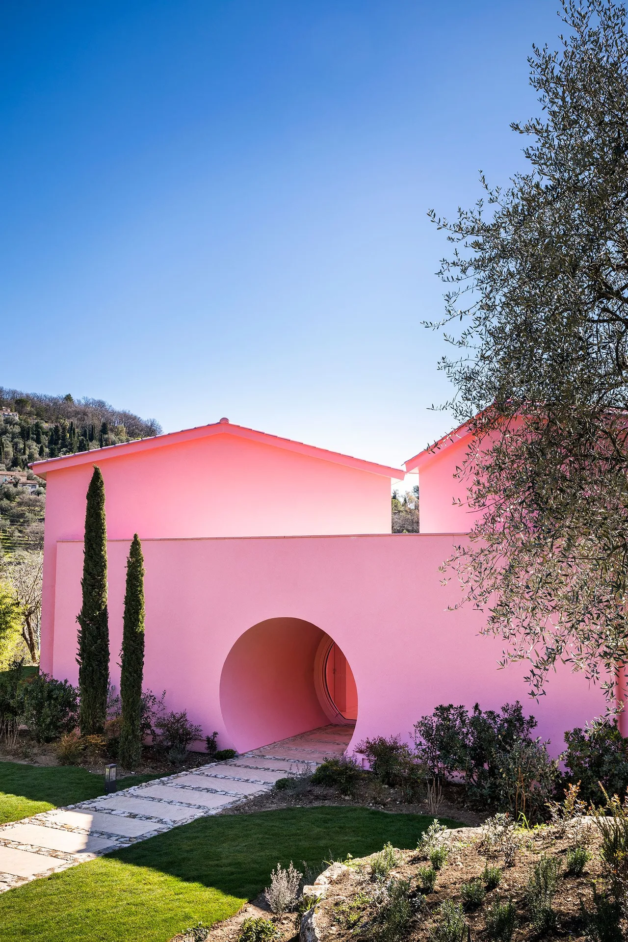 nha lancome rose house mau hong