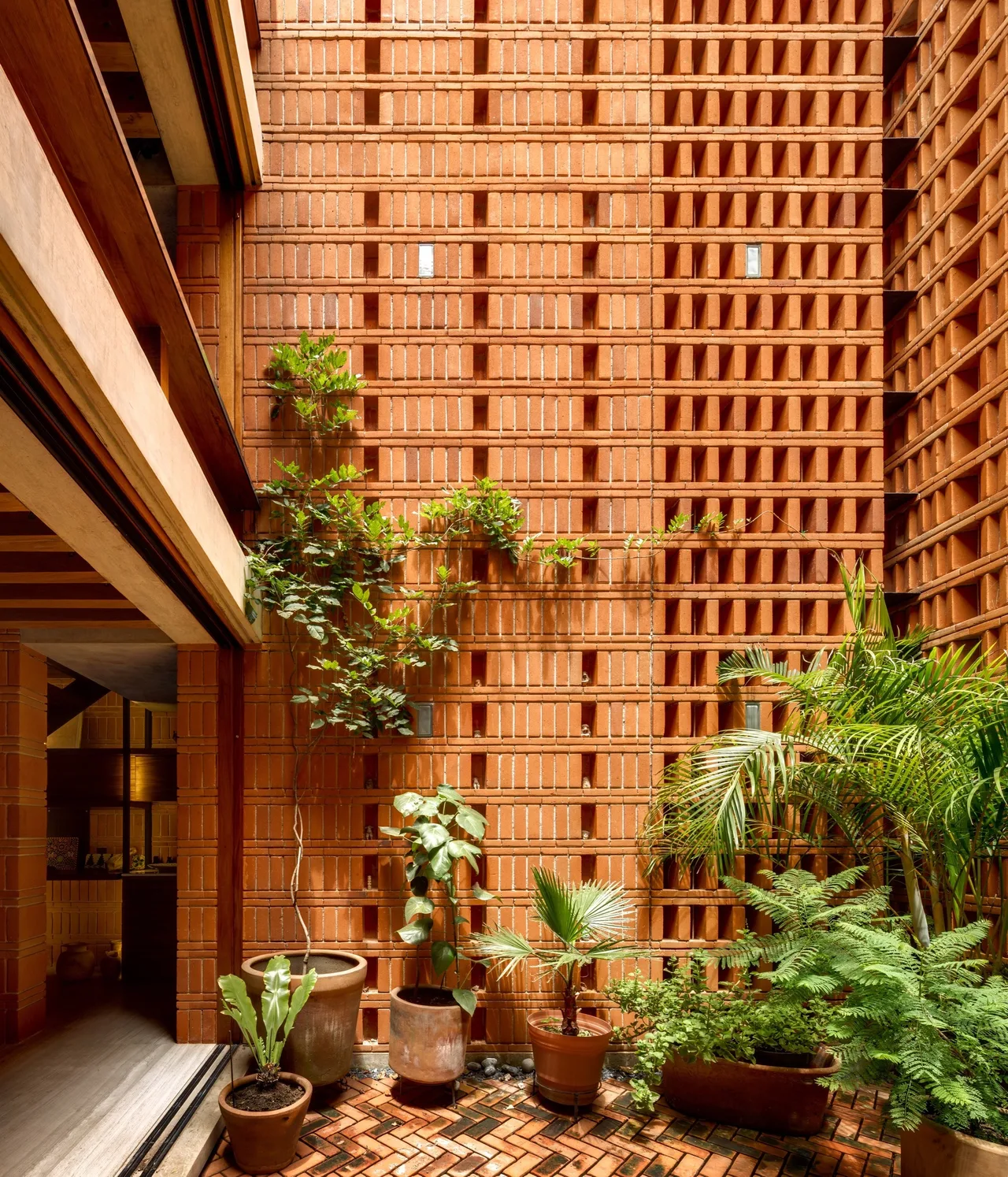 AMRA7 Estúdio Rossi Arquitetos + Piratininga Arquitetos Associados Overlap House Office Sugurufukuda Villa City Story Architecture Ma House Gerira Architects House That Rains Light LIJO RENY architects Prim House Studio Locomotive khach san SHIROIYA Sou Fujimoto Architects KOKUYO DIG DDAA + KOKUYO AM House Horma Iturbide Studio Taller de Arquitectura Mauricio Rocha + Gabriela Carrillo