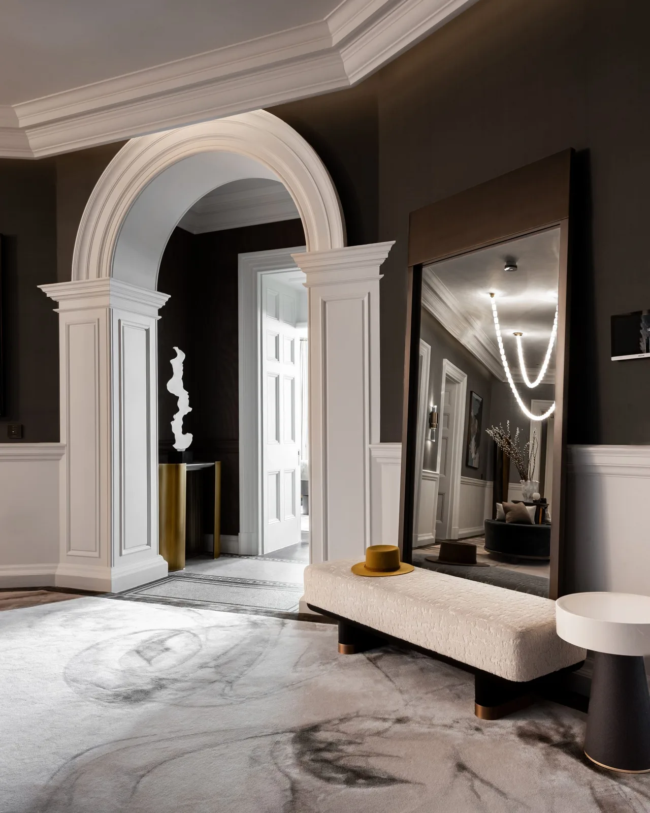 Valeria Senkina London apartment can ho mai vom tan co dien