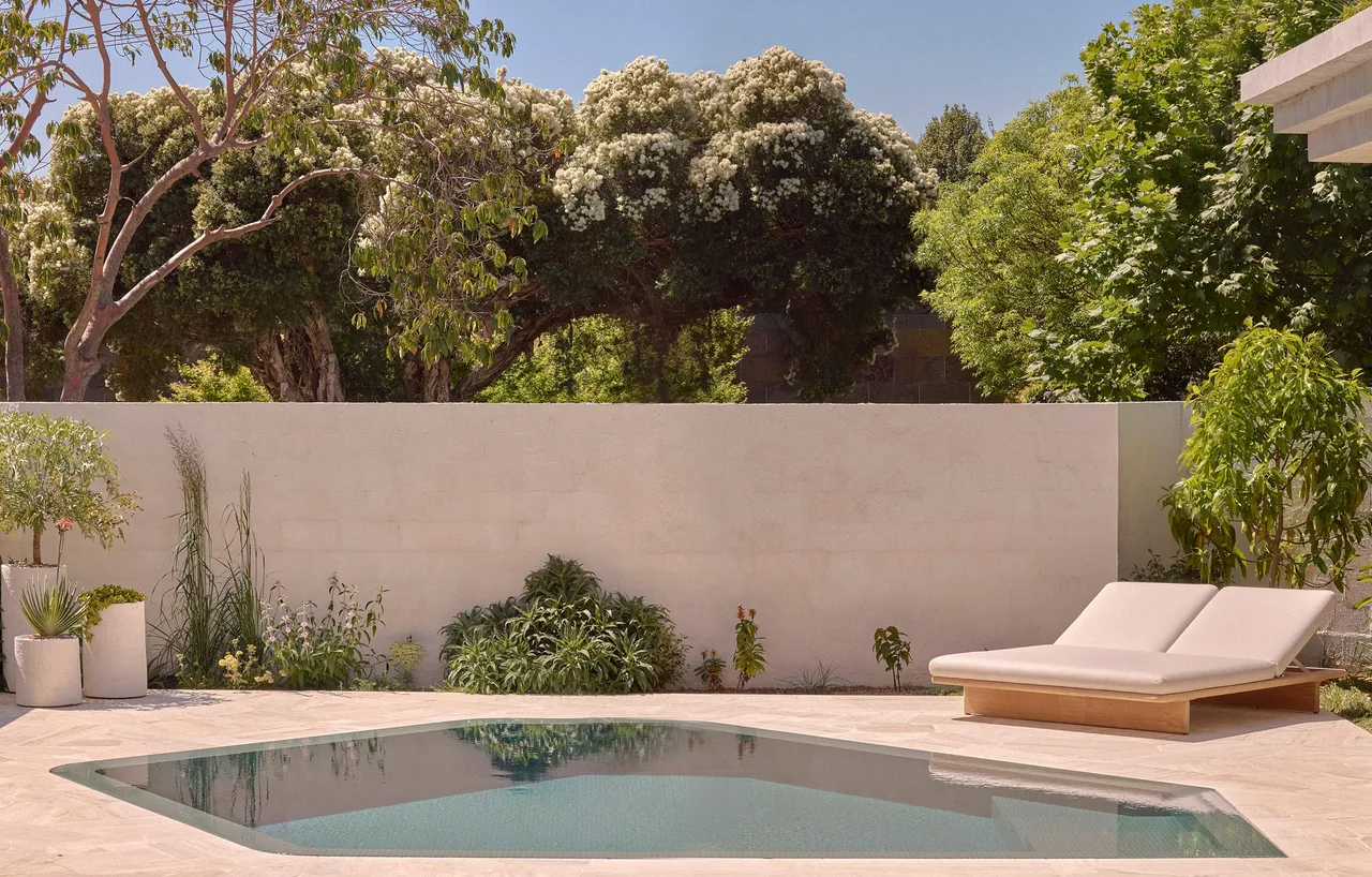 Hawthorn Melbourne nha san vuon Temple House J Kidman Architecture Golden Studio Tali Roth