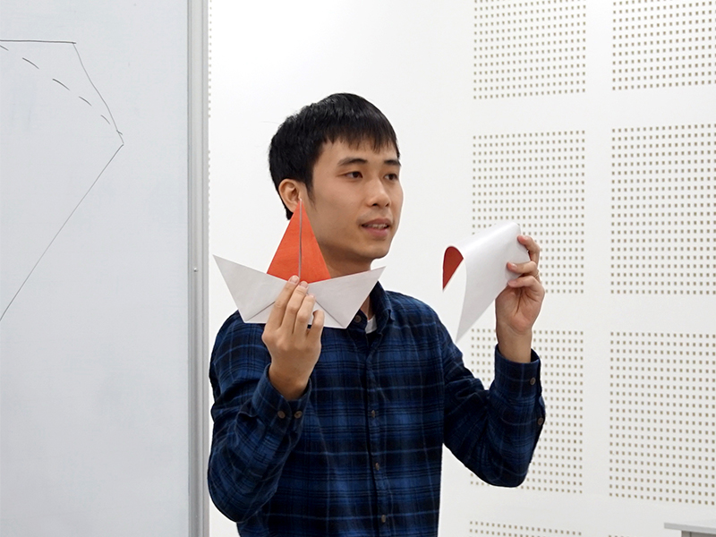 Nghệ sĩ gấp giấy Origami Nguyễn Hùng Cường: Bài ca của giấy