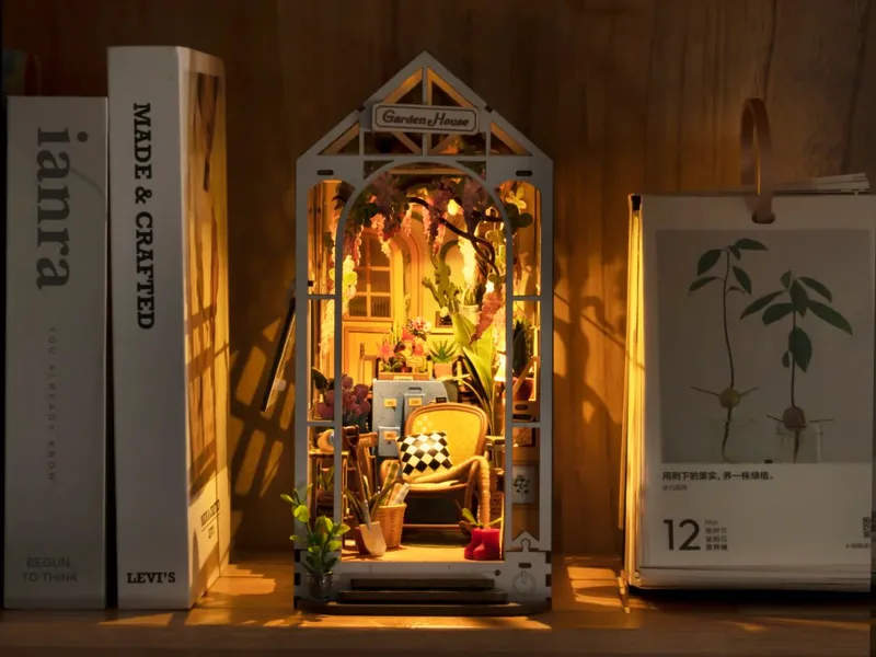 Book Nook - Thế giới thu nhỏ nơi kệ sách