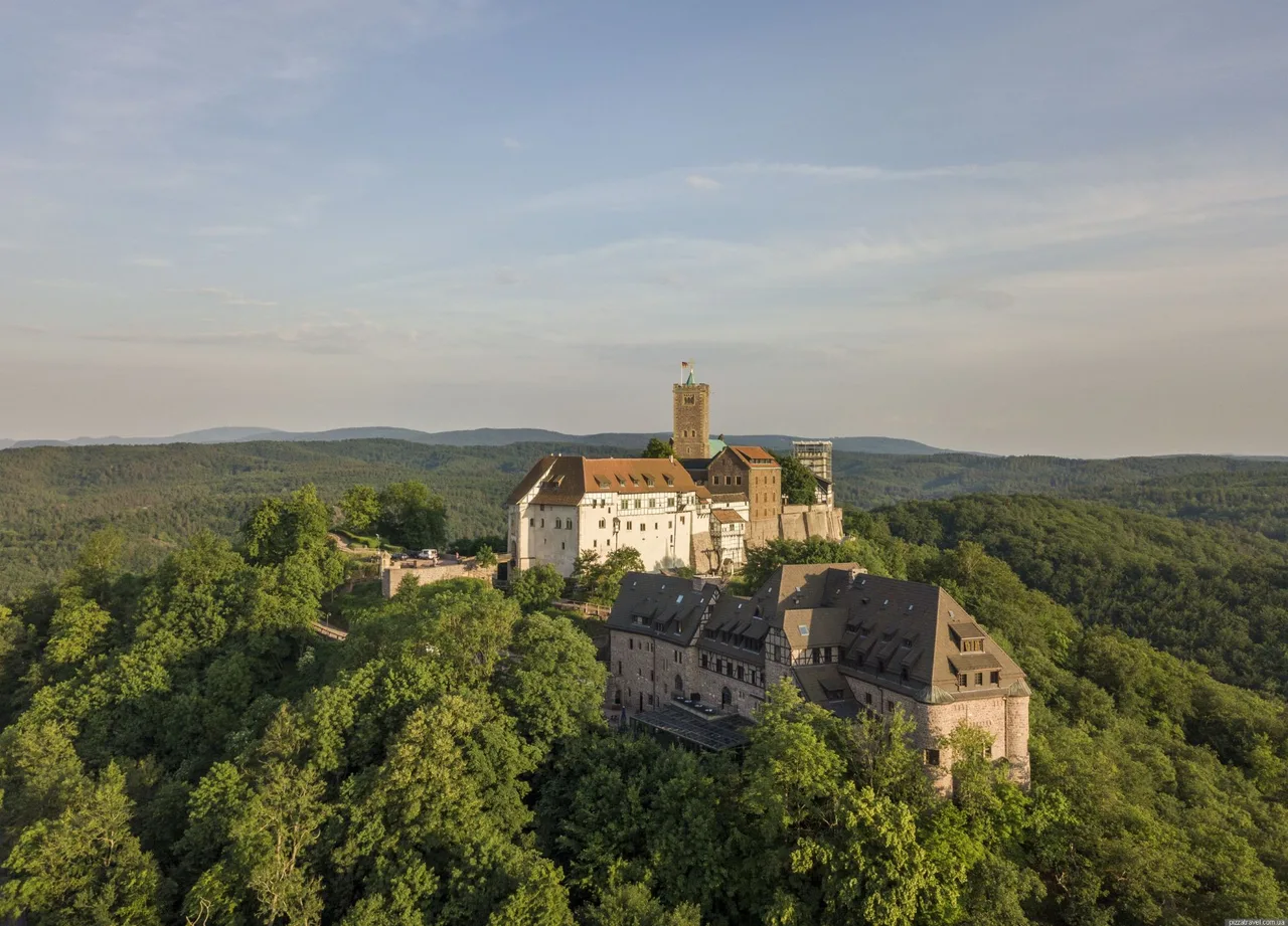 phao dai thanh co aleppo wartburg windsor rochester castel del monte malbork caernarfon
