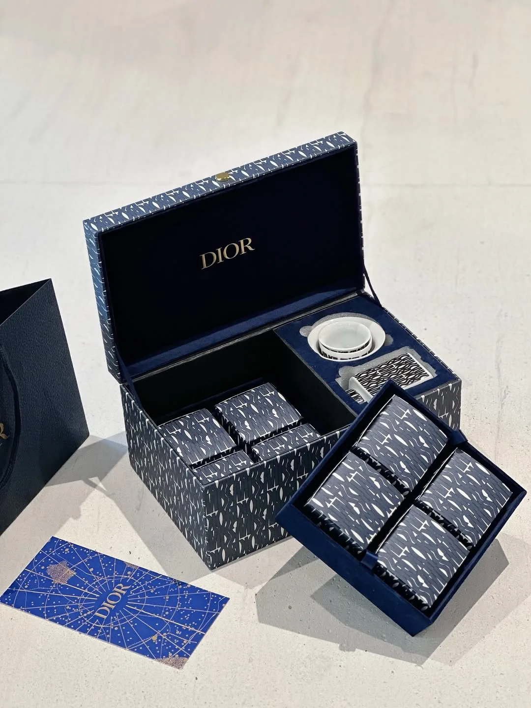 dior hop banh trung thu hang hieu luxury