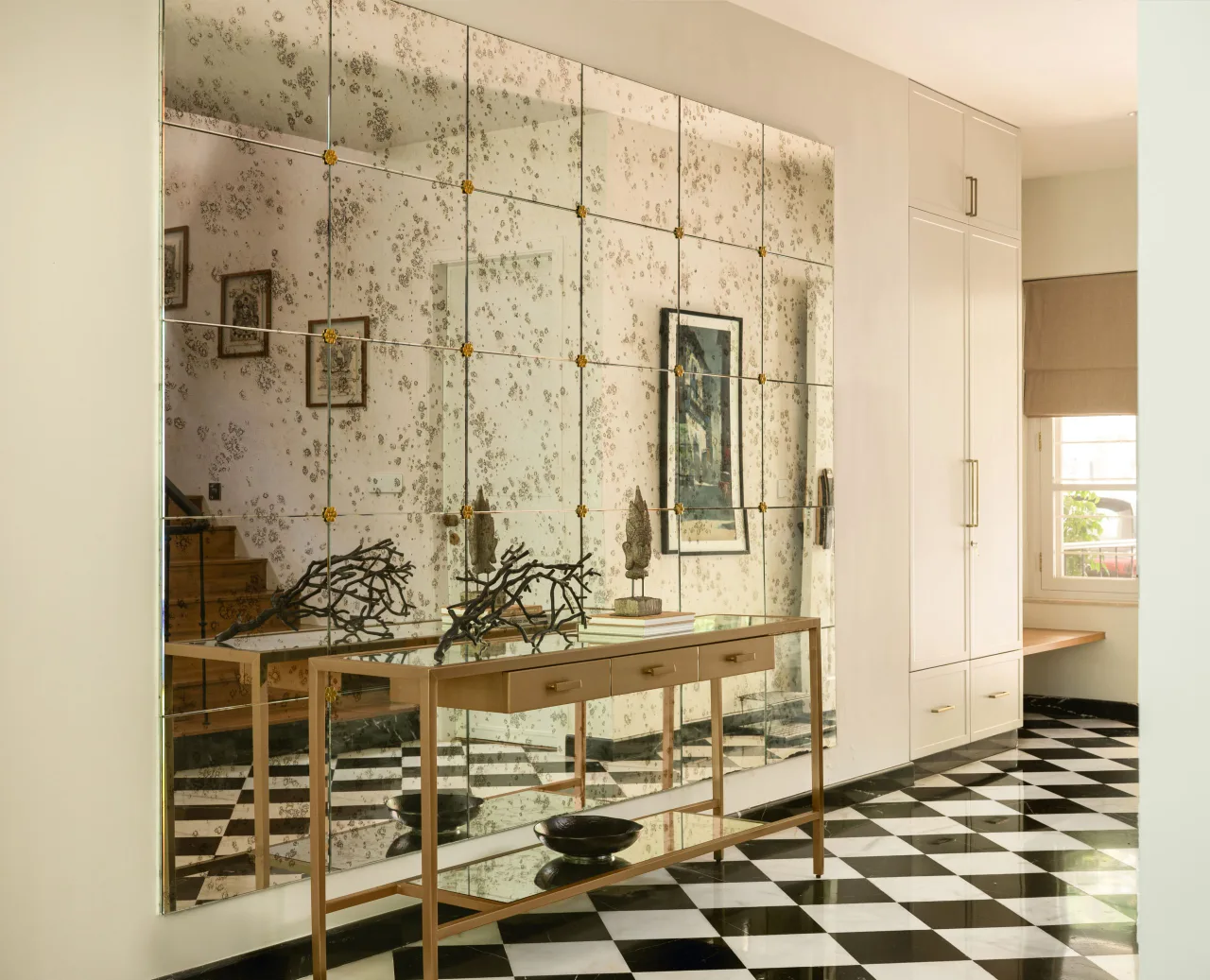 biet thu Bangalore Maison Verde Weespaces studio Vinithra Amarnathan tan co dien hanh lang