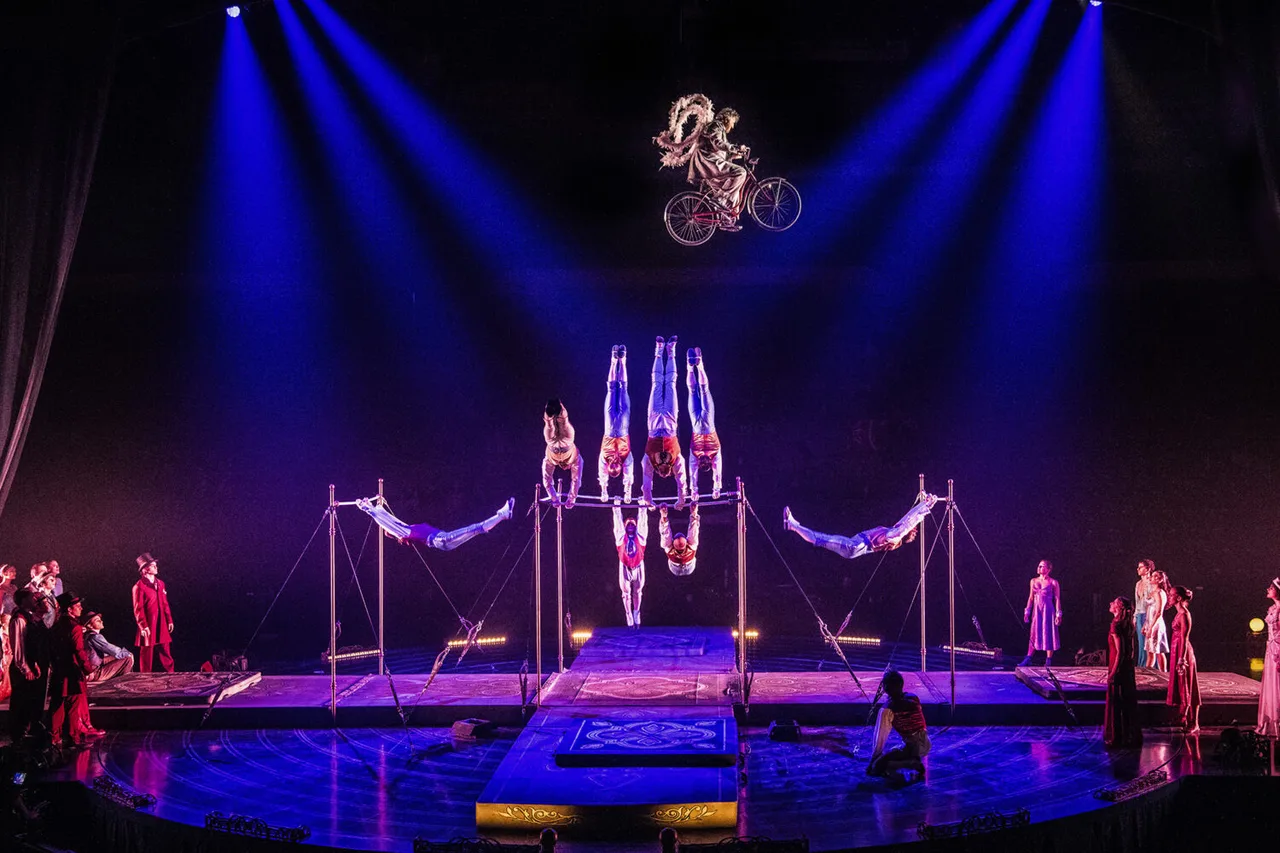 xiec duong dai Corteo Luzia Cirque du Soleil Le Rêve The Dream Franco Dragone Traces Les 7 Doigts de la Main Knitting Peace Cirkus Cirkör vung dat ky bi cong vien gia dinh lang toi my village lune production
