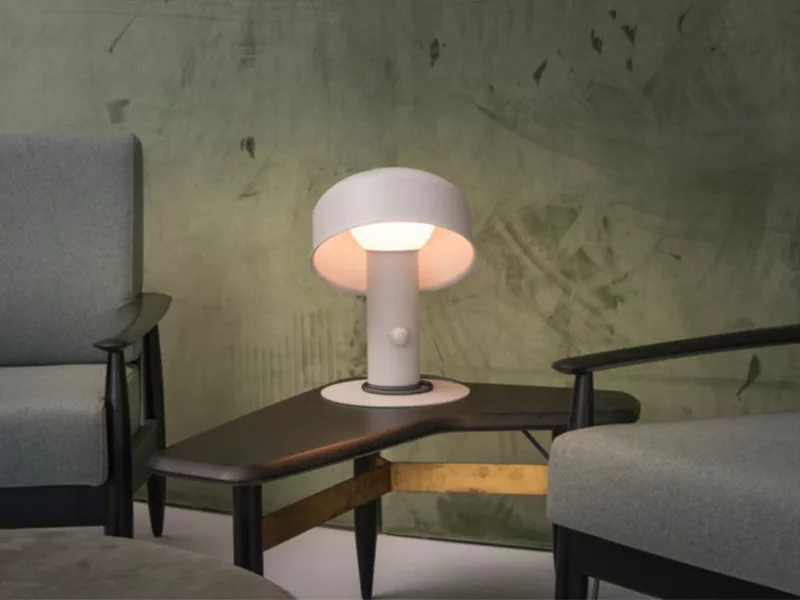 Pivot table lamp - Đèn bàn đội nón