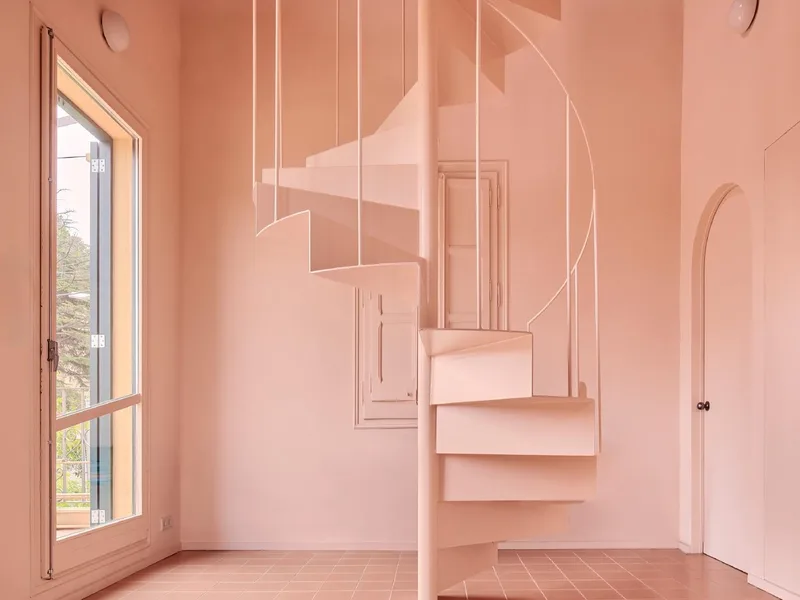 Two Families House: Vũ điệu của sắc hồng
