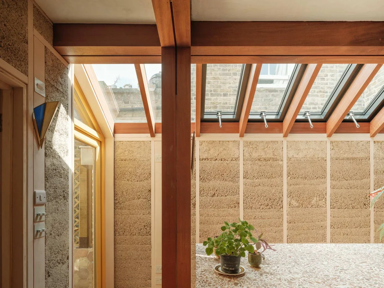 ngoi nha Cairn Architects Hackney London House Made by Many Hands