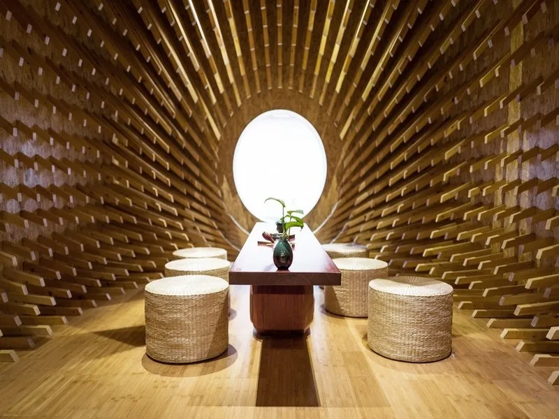 ONE Teahouse-Phòng trà chữ nhật với ảo ảnh ellipse được tạo ra từ 999 thanh gỗ