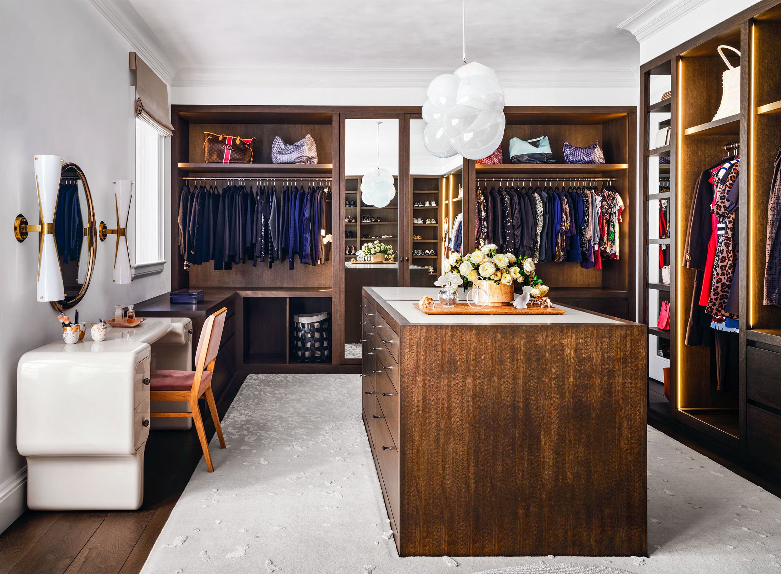 tu quan ao gia treo do walk in closet