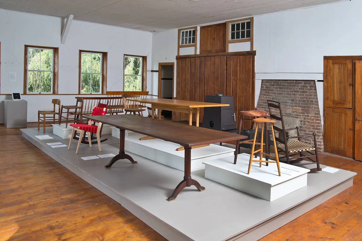 shaker phong cach noi that trien lam Side by Side: Shaker and Modern Design
