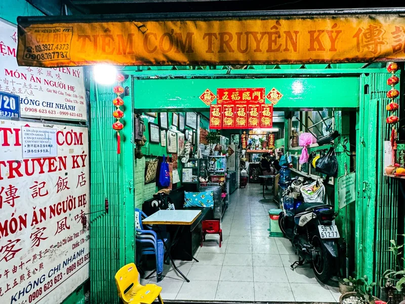 Saigon-Cholon Mosaic: Hành trình qua thời gian và hương vị