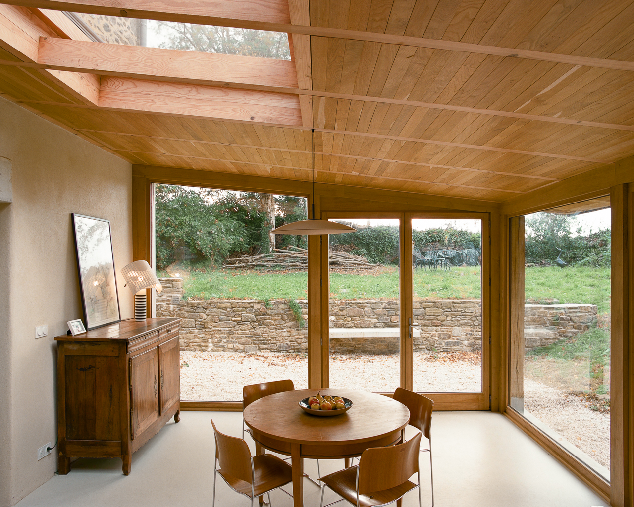 cottage Brittany Breton studio A-platz Paris phong khach gieng troi