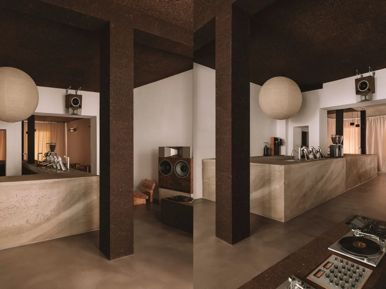 quan cafe nhac trader hifi mid century modern noi that trai nghiem