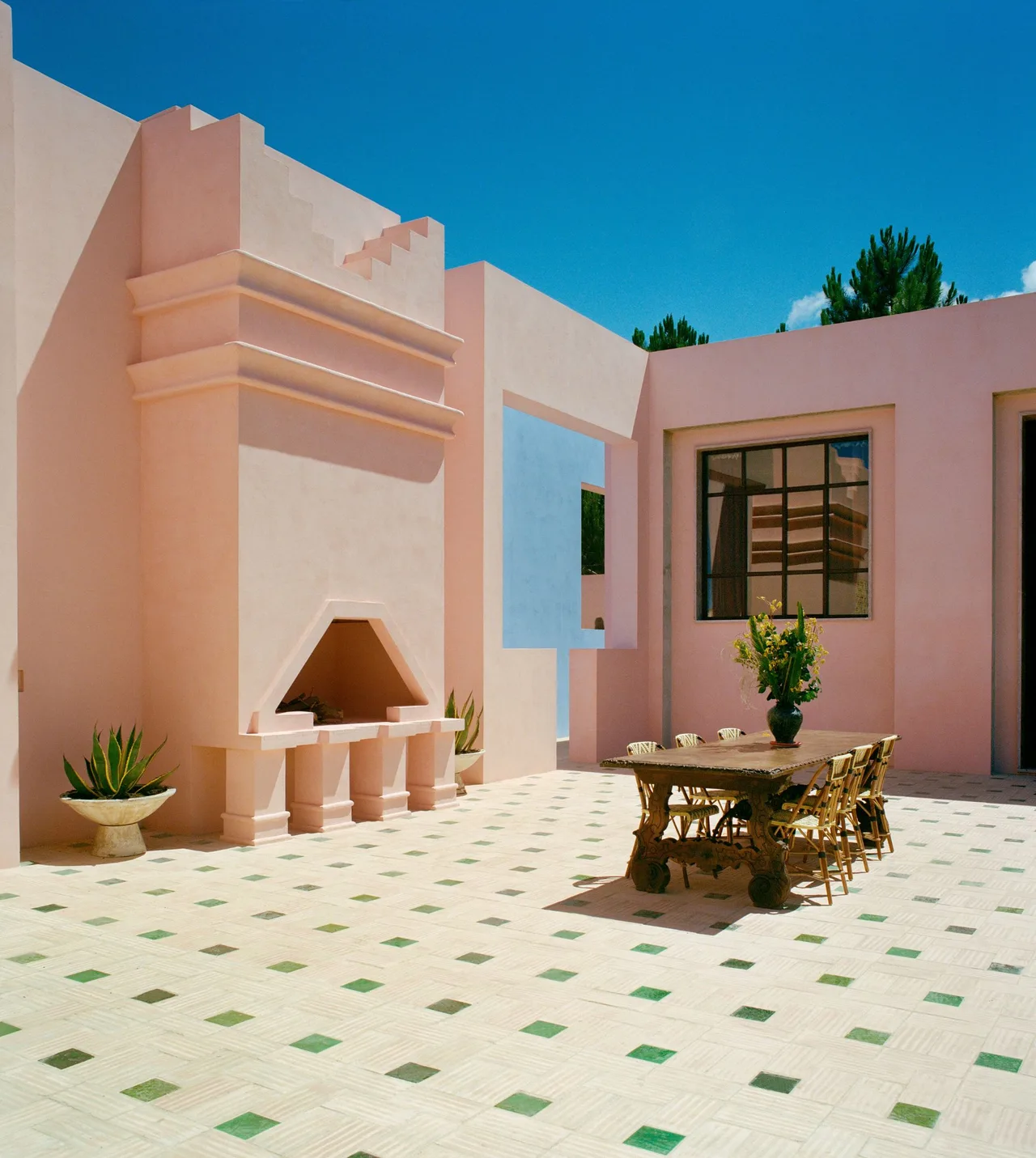 villa nghi duong La Salvada Tarek Shamma morocco christian louboutin
