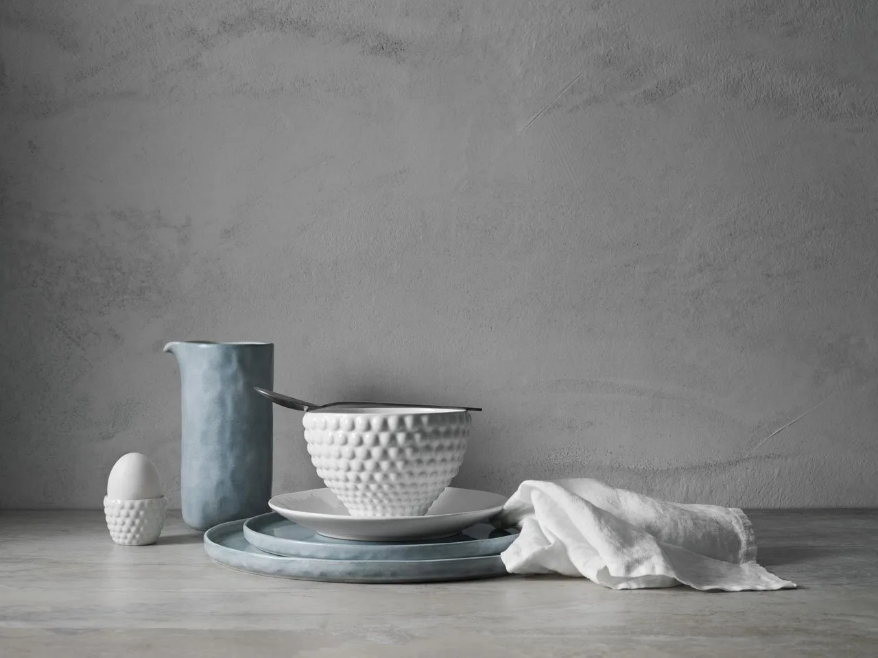 đồ gốm by-sam-baron-and-yatzer-for-mateus-new-design-elledecoration vn 10