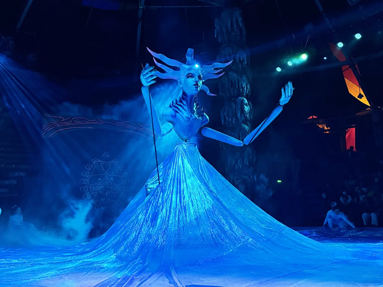 xiec duong dai Corteo Luzia Cirque du Soleil Le Rêve The Dream Franco Dragone Traces Les 7 Doigts de la Main Knitting Peace Cirkus Cirkör vung dat ky bi cong vien gia dinh lang toi my village lune production